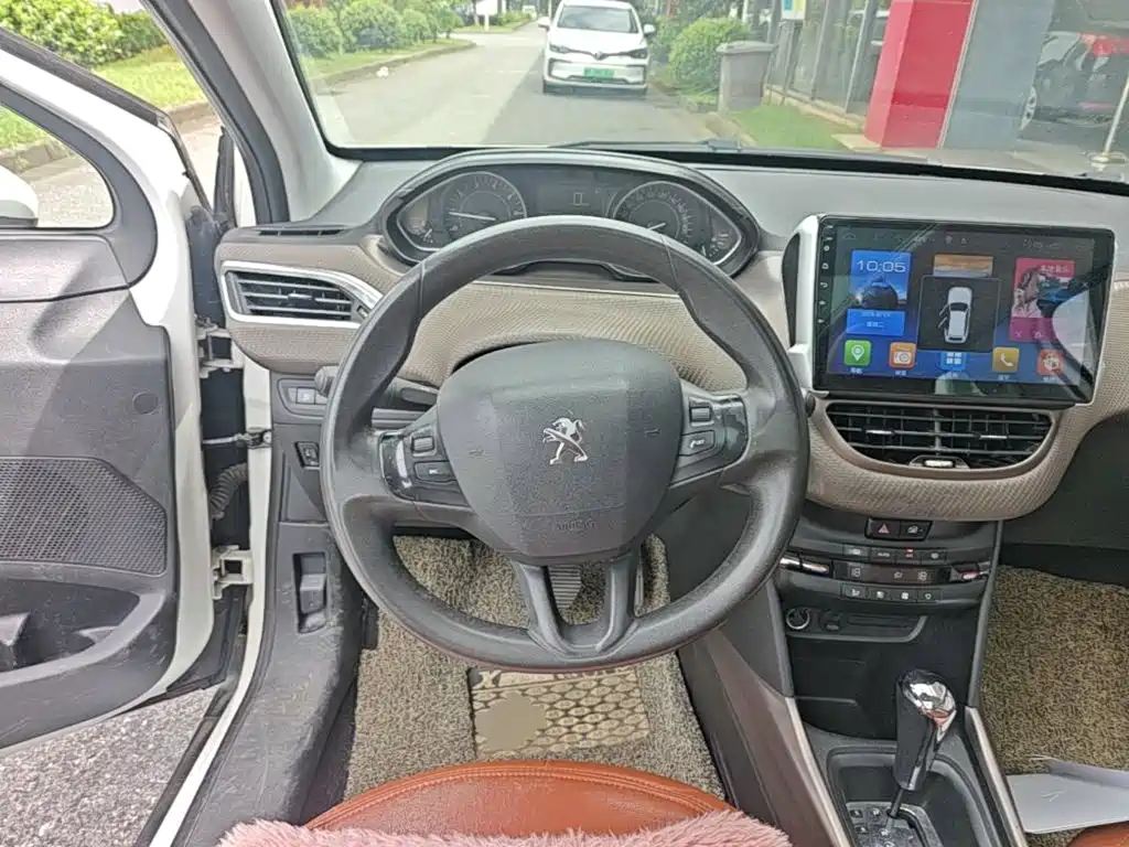 Peugeot 2008 2015 — фото 11