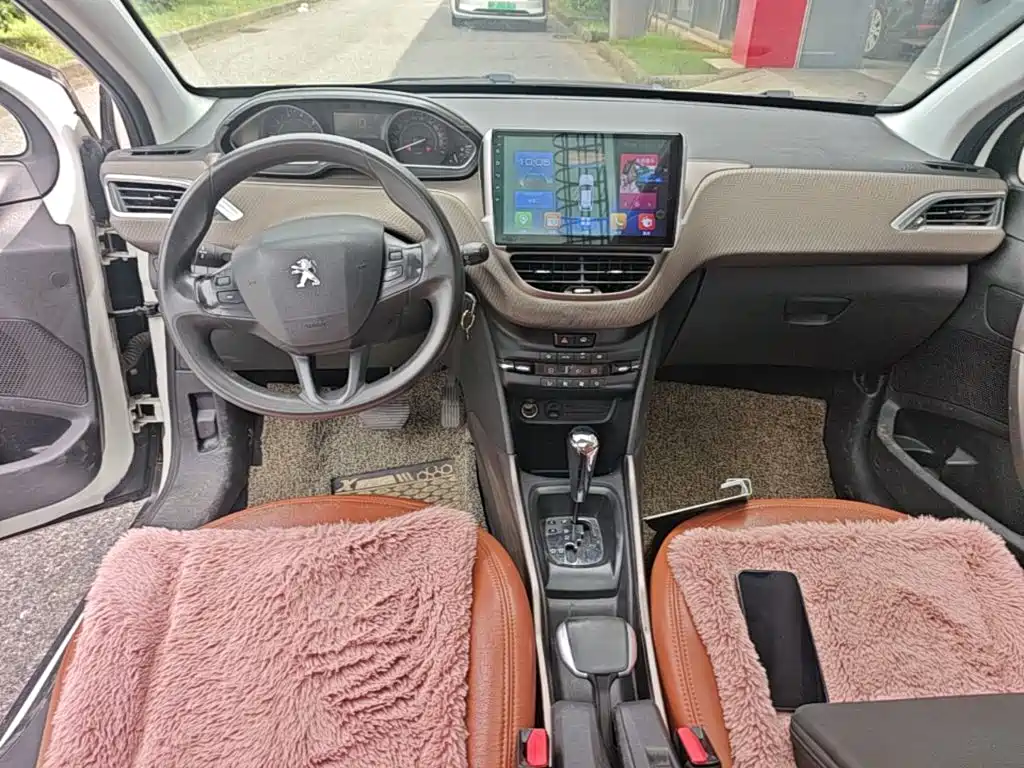 Peugeot 2008 2015 — фото 10