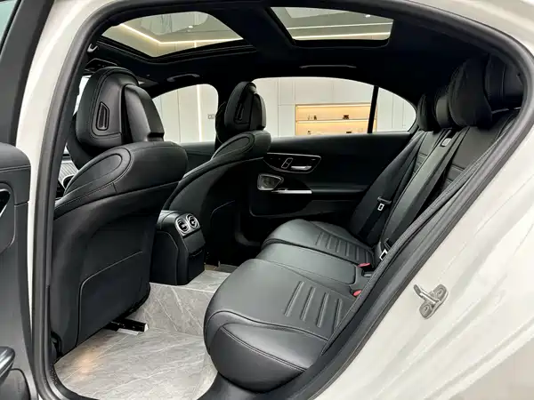 Mercedes-Benz C-Class 2024