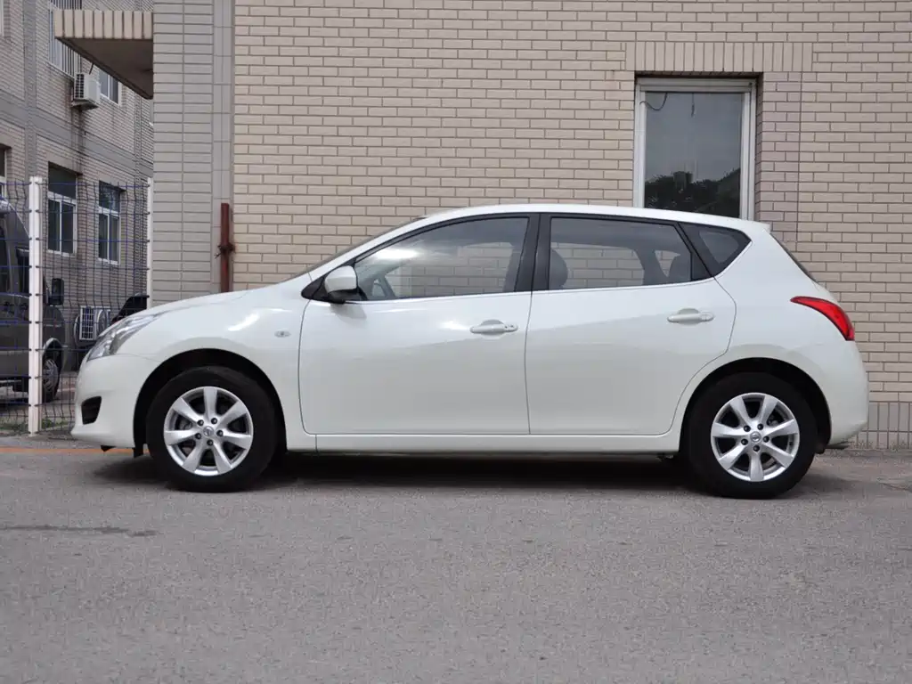 Nissan Tiida 2016 — фото 3