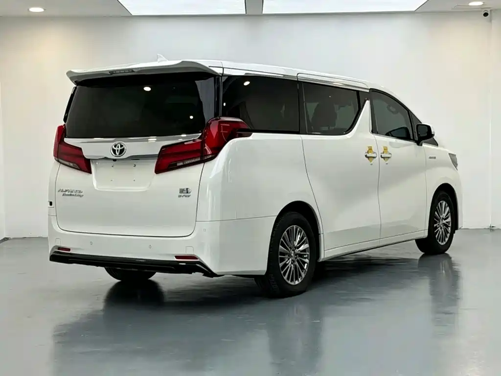 Toyota Alphard 2021 — фото 11