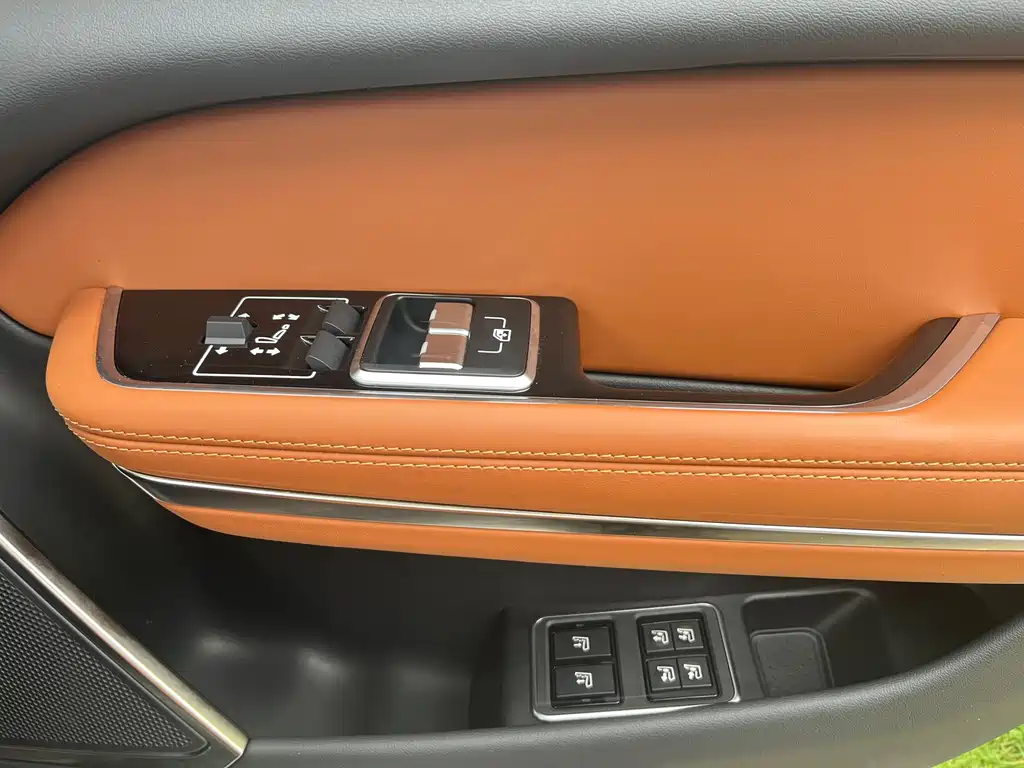 Jaguar XFL 2021 — фото 10