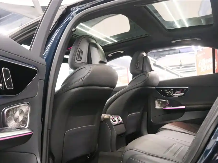 Mercedes-Benz C-Class 2023 — фото 18