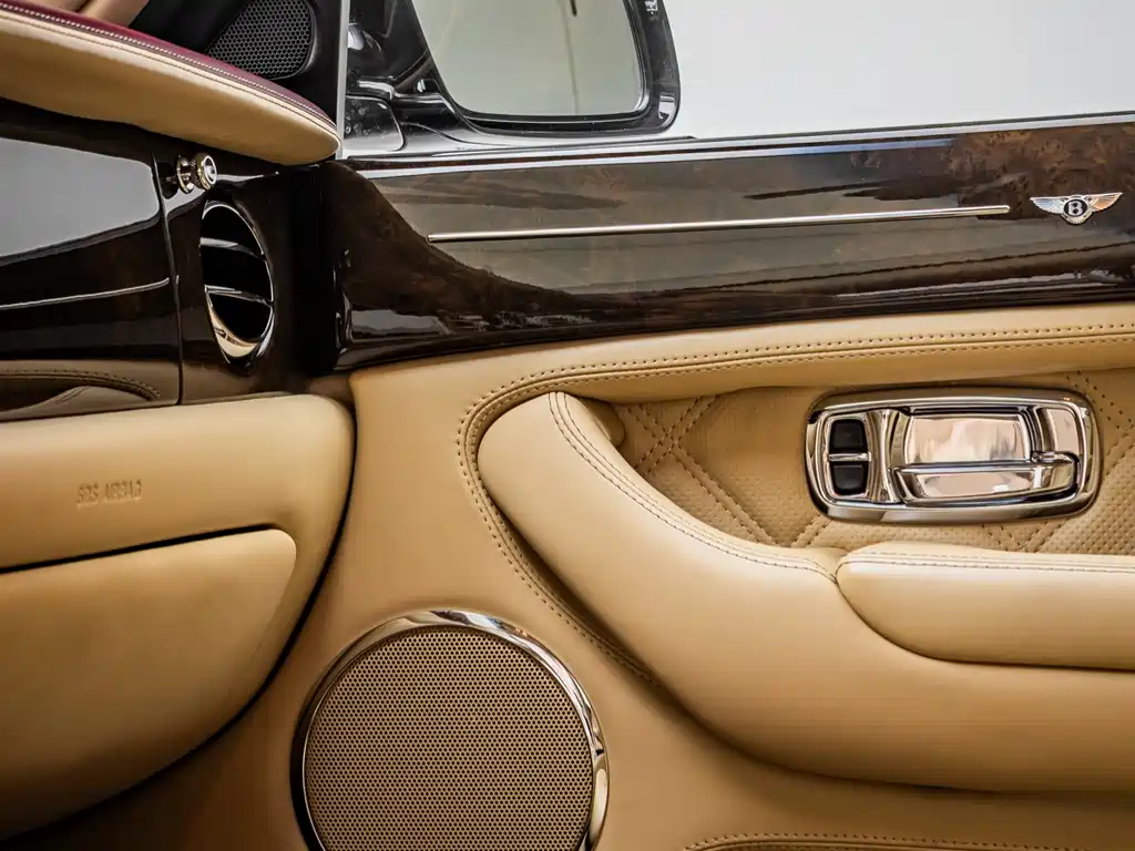 Bentley Elegance 2010 — фото 12