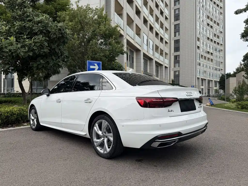Audi A4L 2020 — фото 9