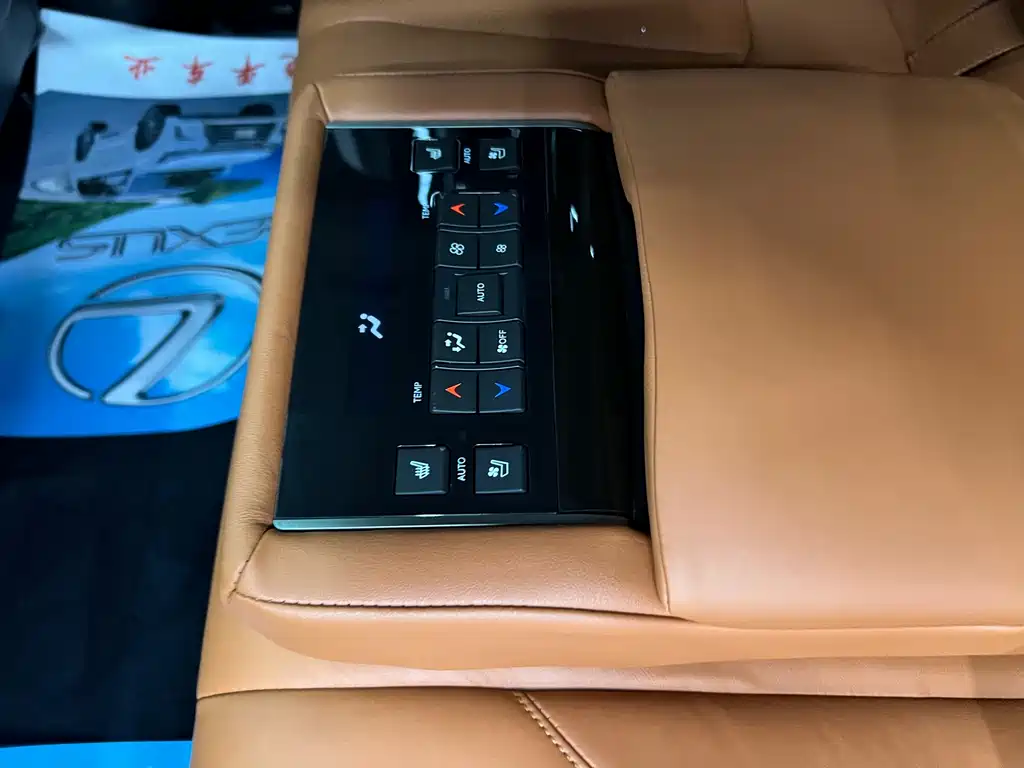 Lexus LX 2017 — фото 23