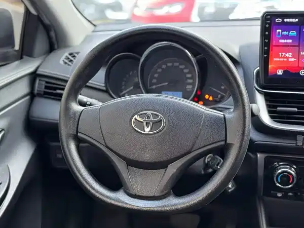Toyota Yaris L 2021