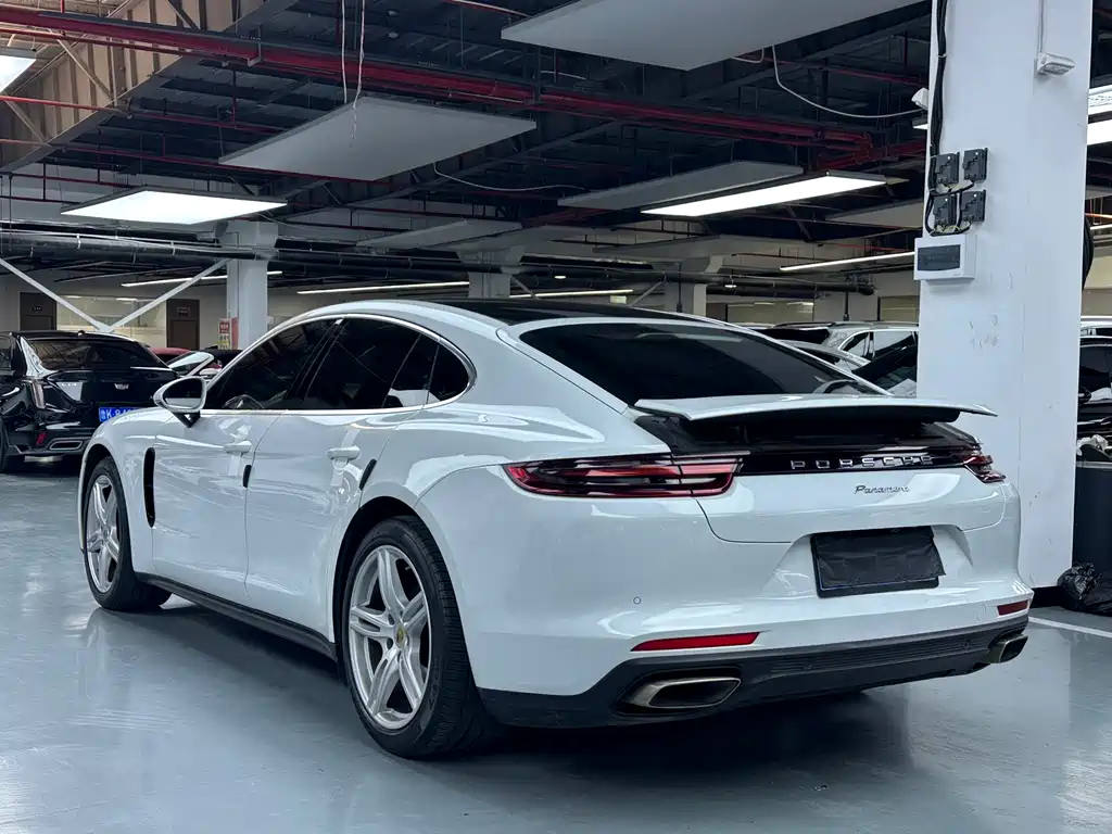 Porsche Panamera 2017 — фото 23