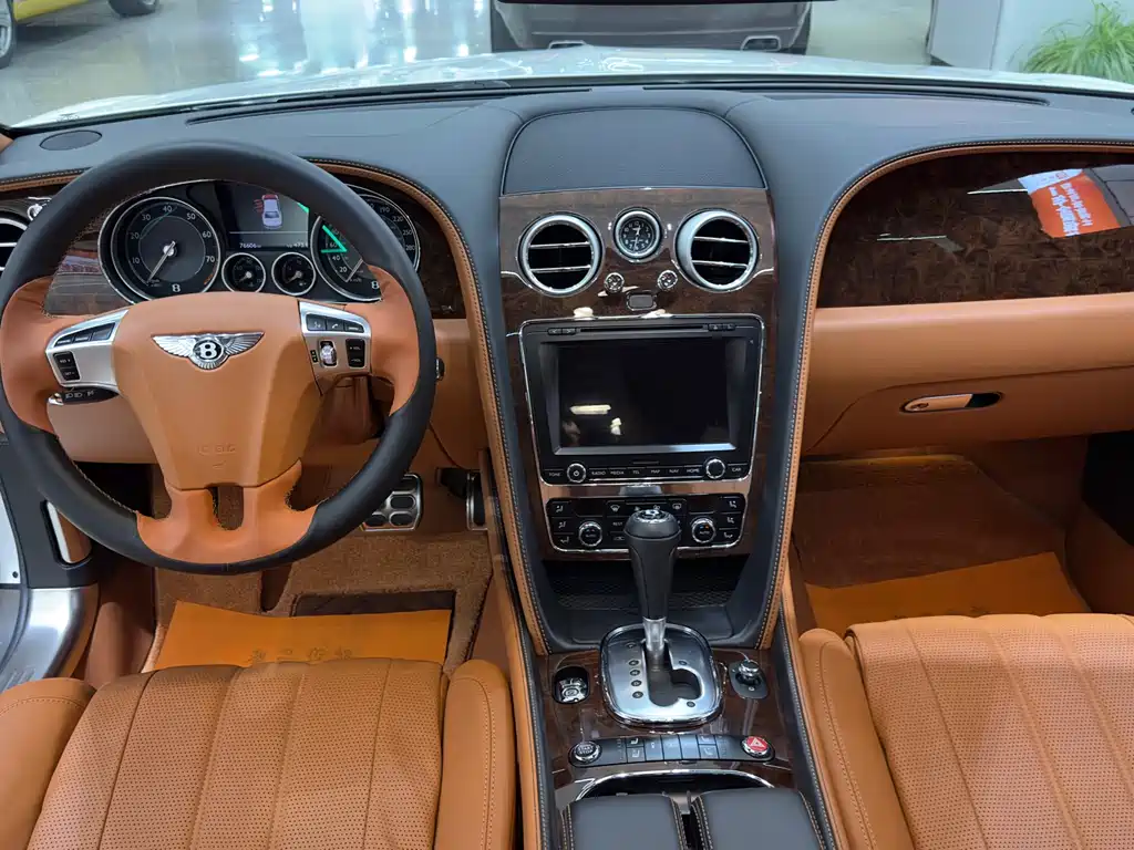 Bentley Flying Spur 2017 — фото 15