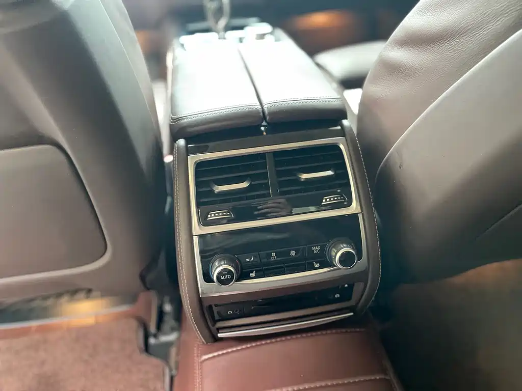 BMW 7 Series 2016 — фото 11