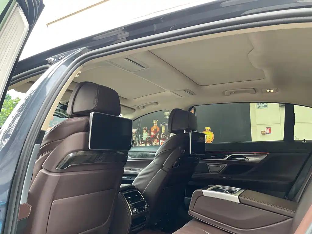 BMW 7 Series 2016 — фото 10