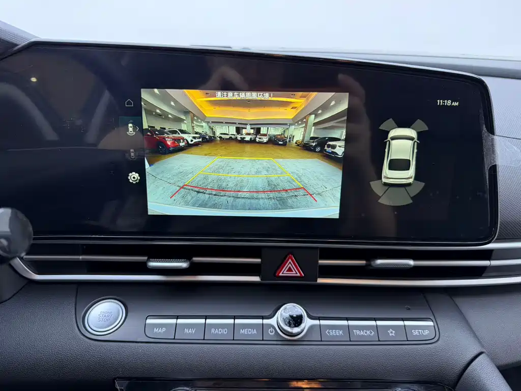 Hyundai Elantra 2023 — фото 11