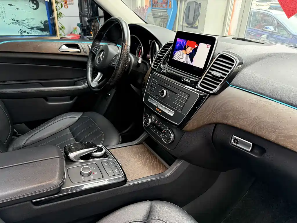 Mercedes-Benz GLE 2015 — фото 10