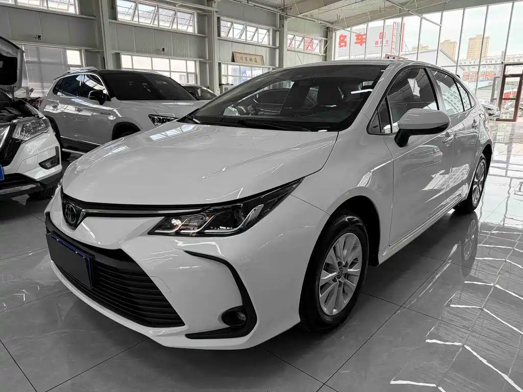 Toyota Corolla 2023 — фото 1