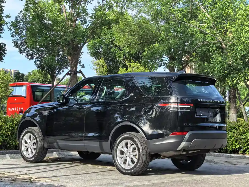 Land Rover Discovery 2018 — фото 14