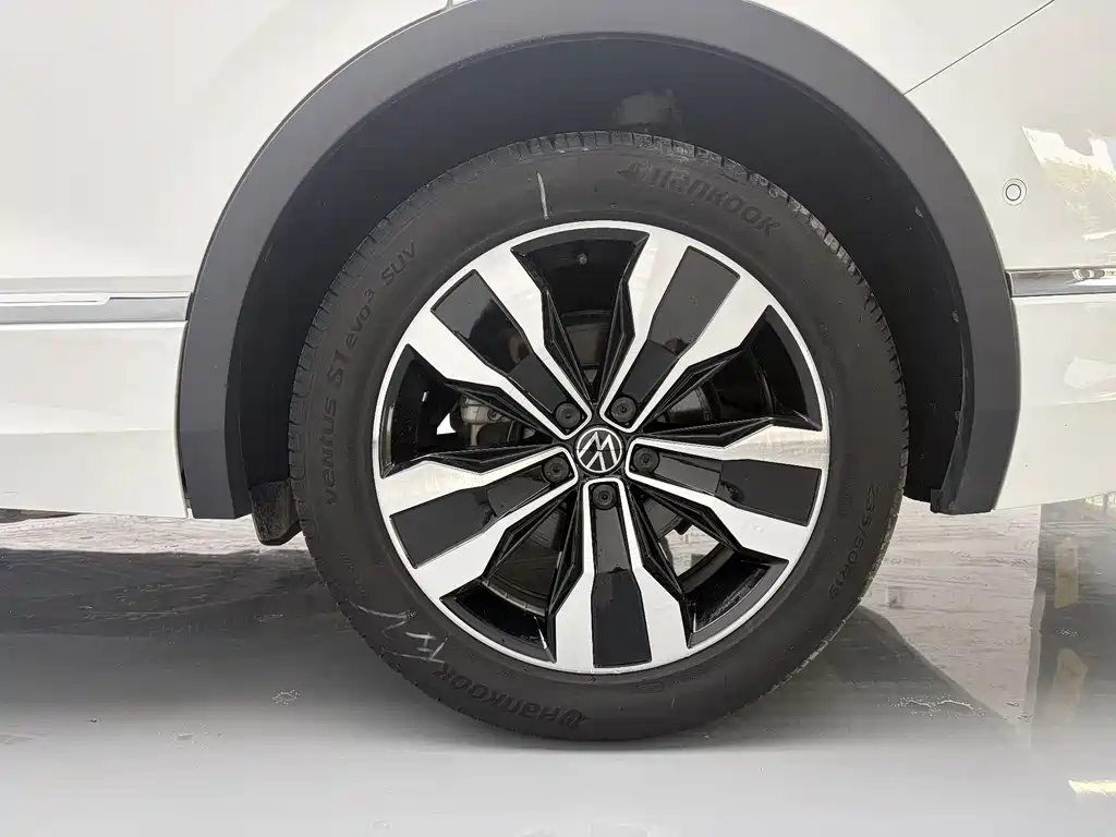 Volkswagen Tiguan L 2023 — фото 9