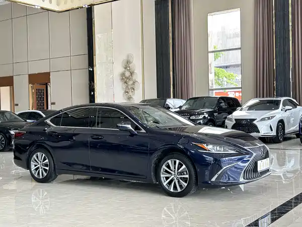 Lexus ES 2020