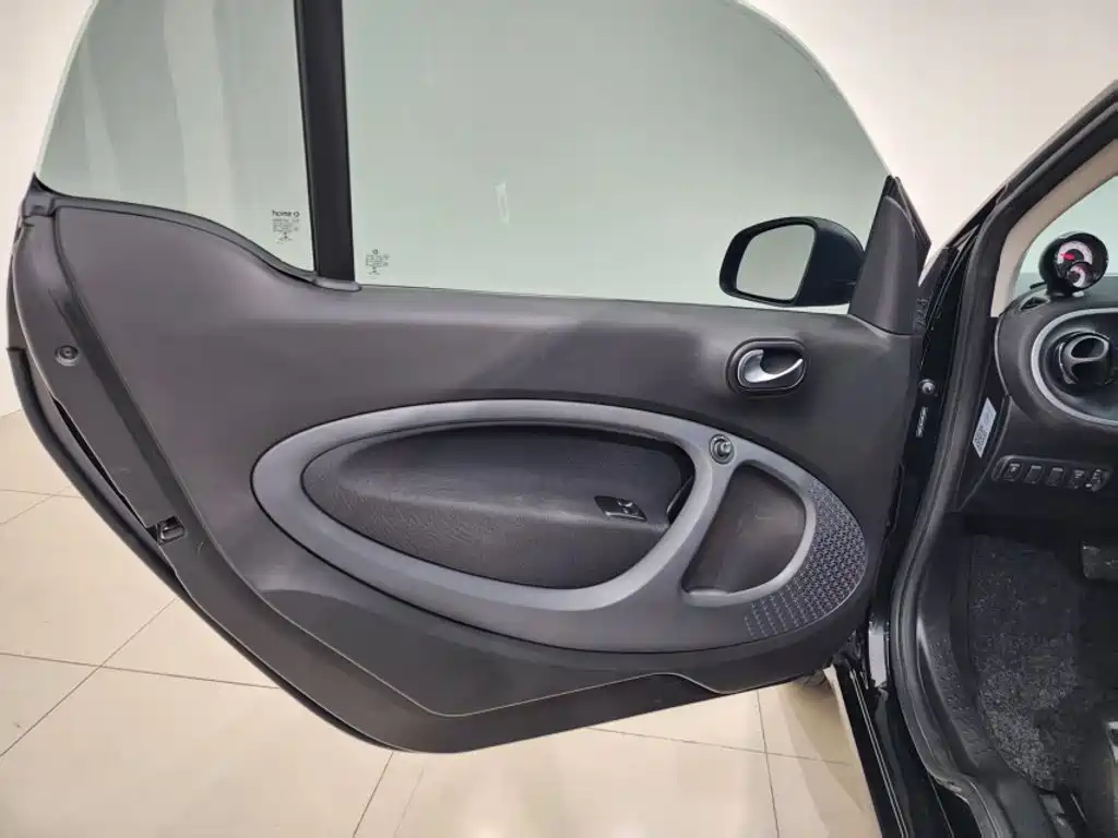 smart Fortwo 2018 — фото 14