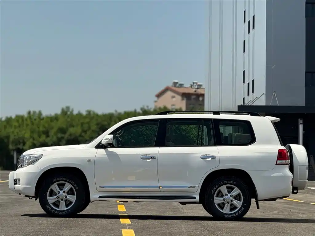 Toyota Land Cruiser 2010 — фото 3