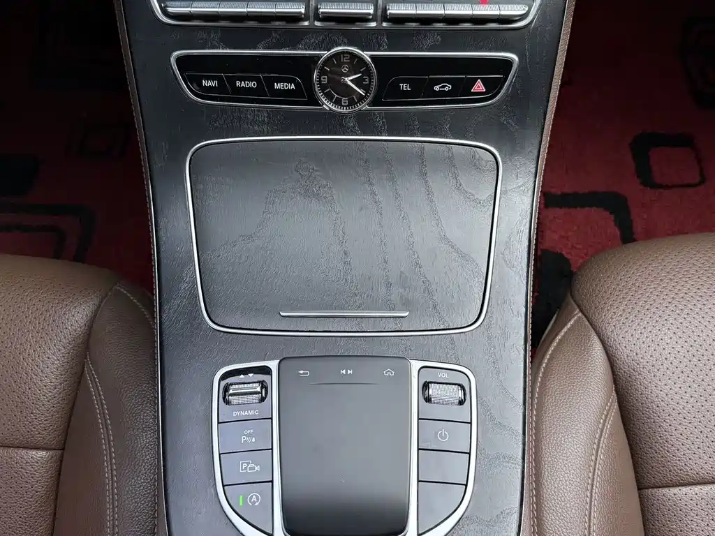 Mercedes-Benz E-Class 2018 — фото 10