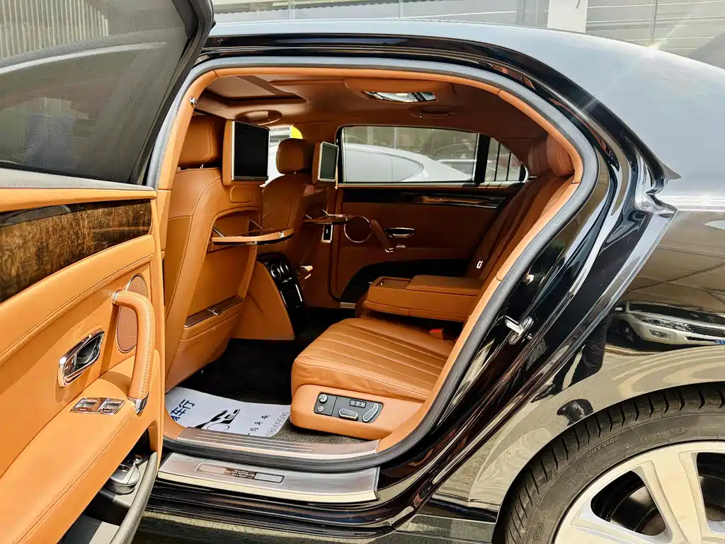 Bentley Flying Spur 2014 — фото 11
