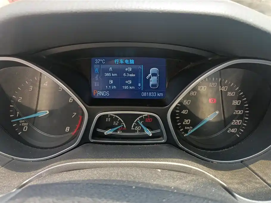 Ford Focus 2015 — фото 14