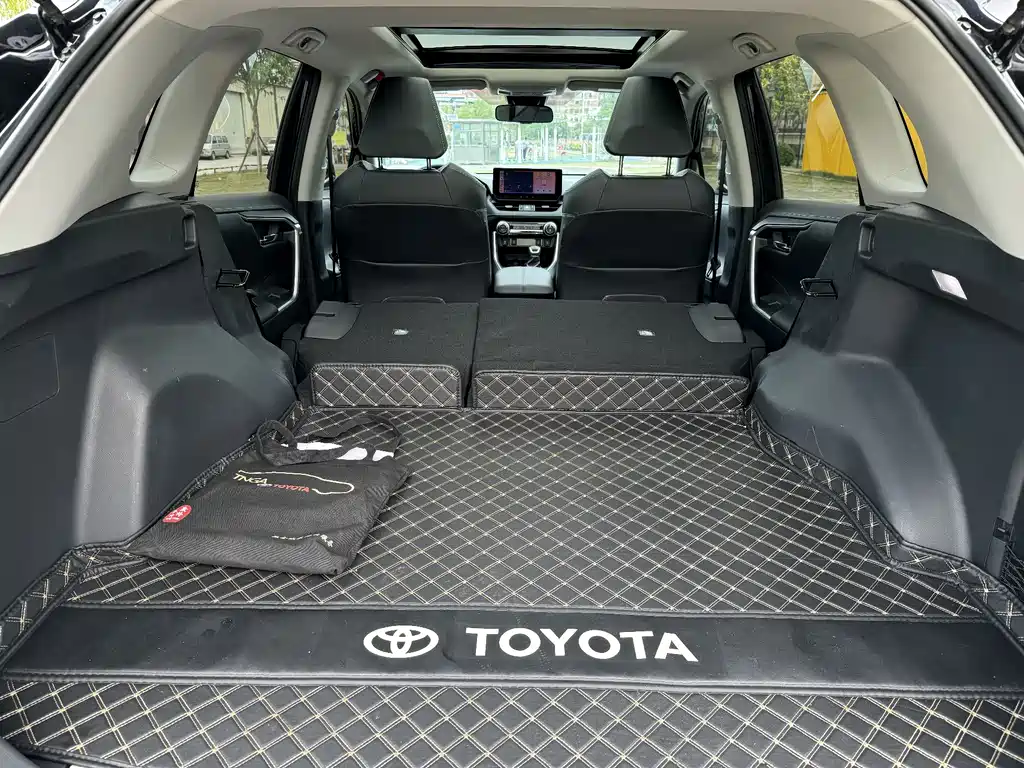 Toyota RAV4 2024 — фото 19