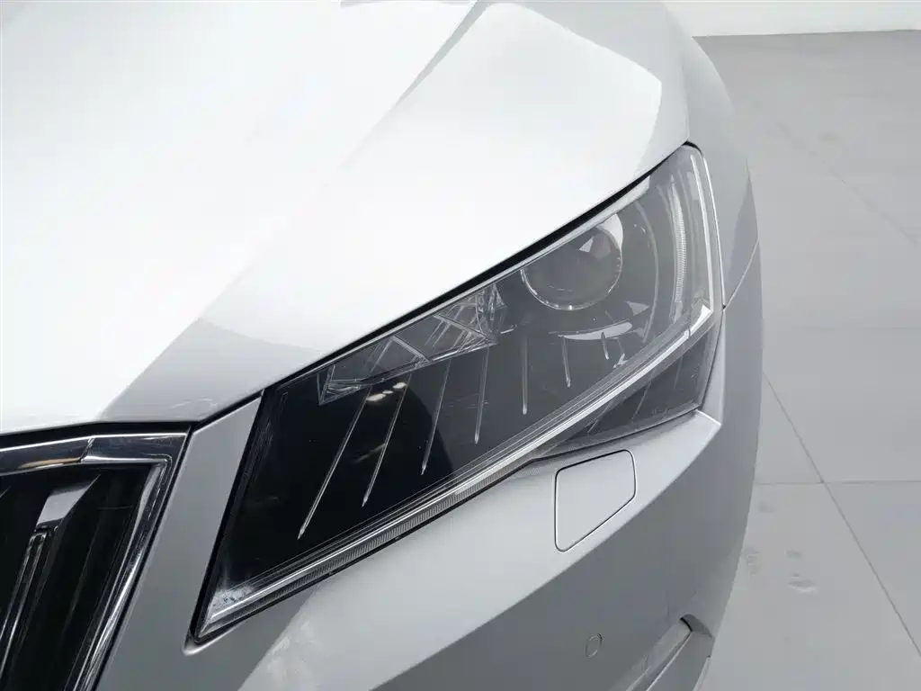 Skoda Superb 2015 — фото 7
