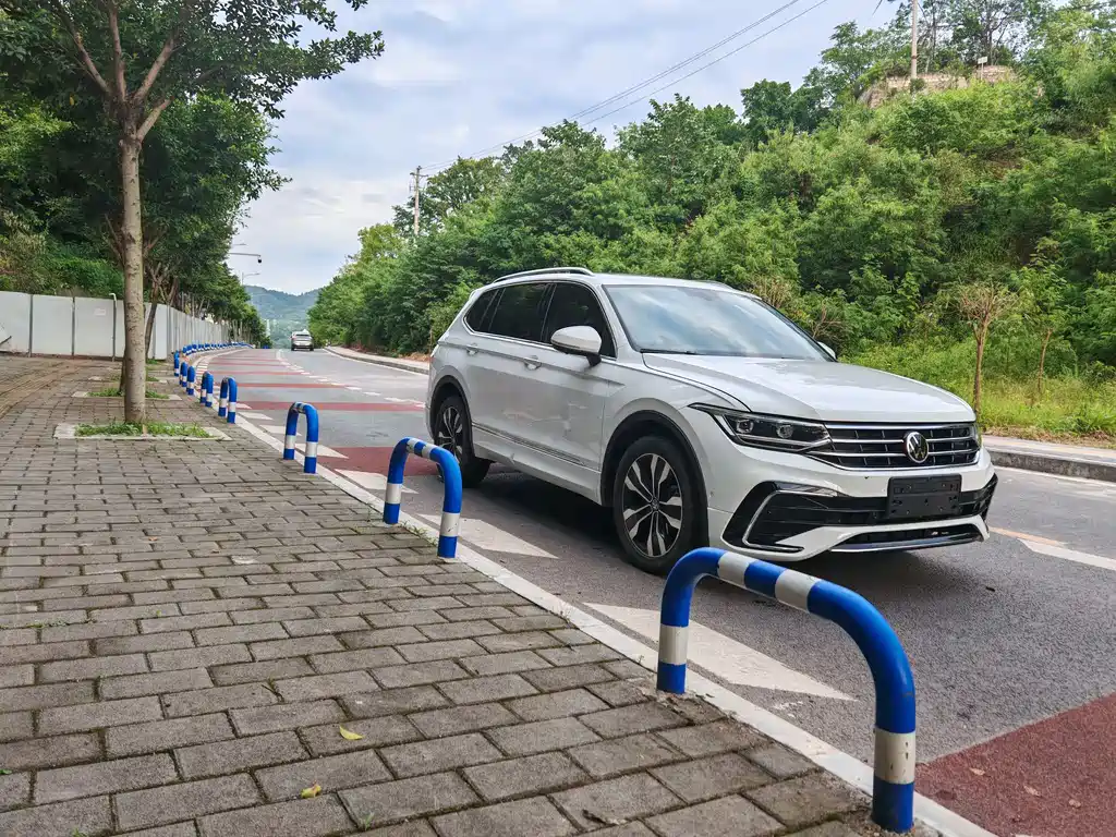 Volkswagen Tiguan L 2024