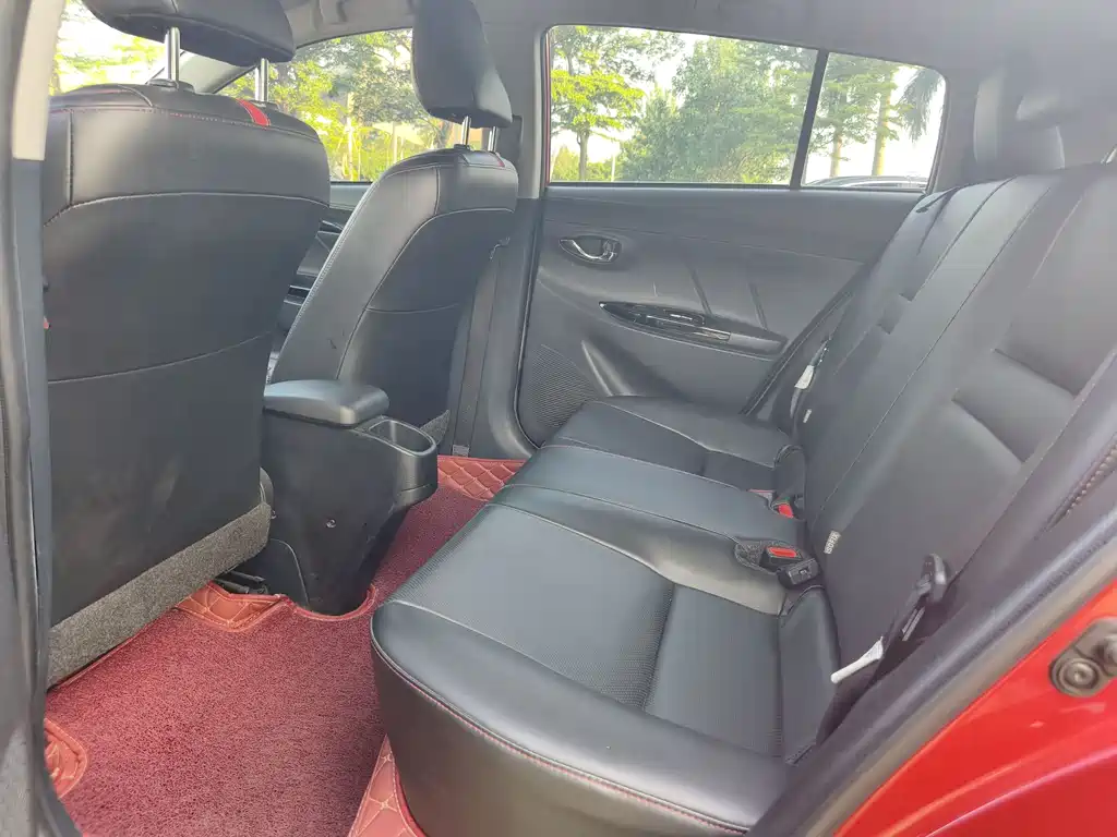 Toyota Yaris L 2021 — фото 10