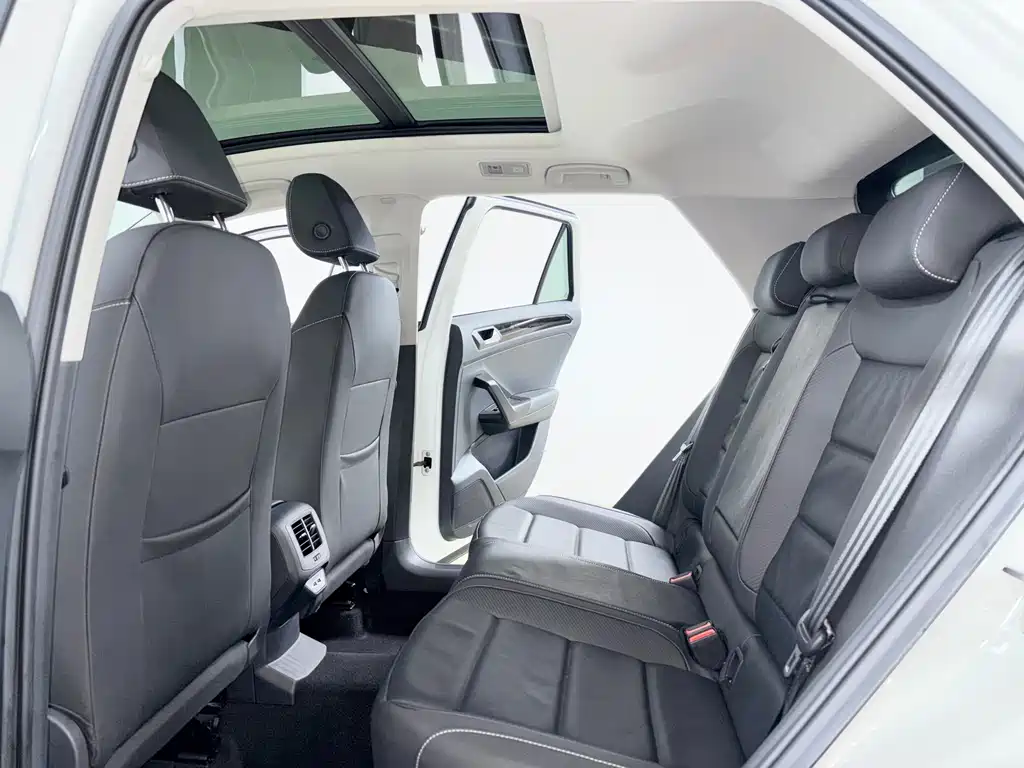 Volkswagen T-Roc 2023 — фото 8