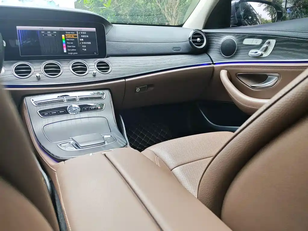 Mercedes-Benz E-Class 2019 — фото 15