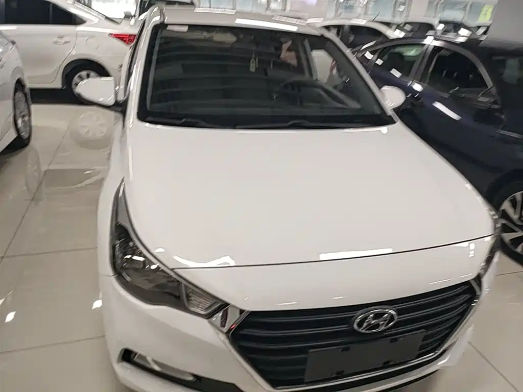 Hyundai Verna 2017 — фото 3