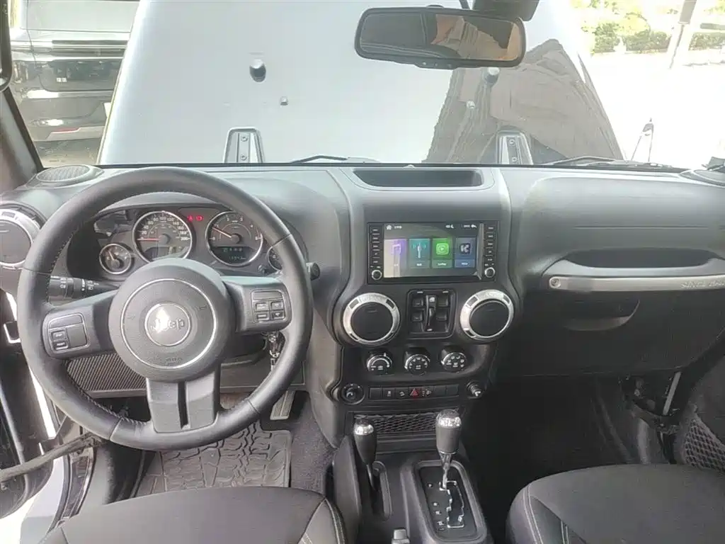 Jeep Wrangler 2016 — фото 10