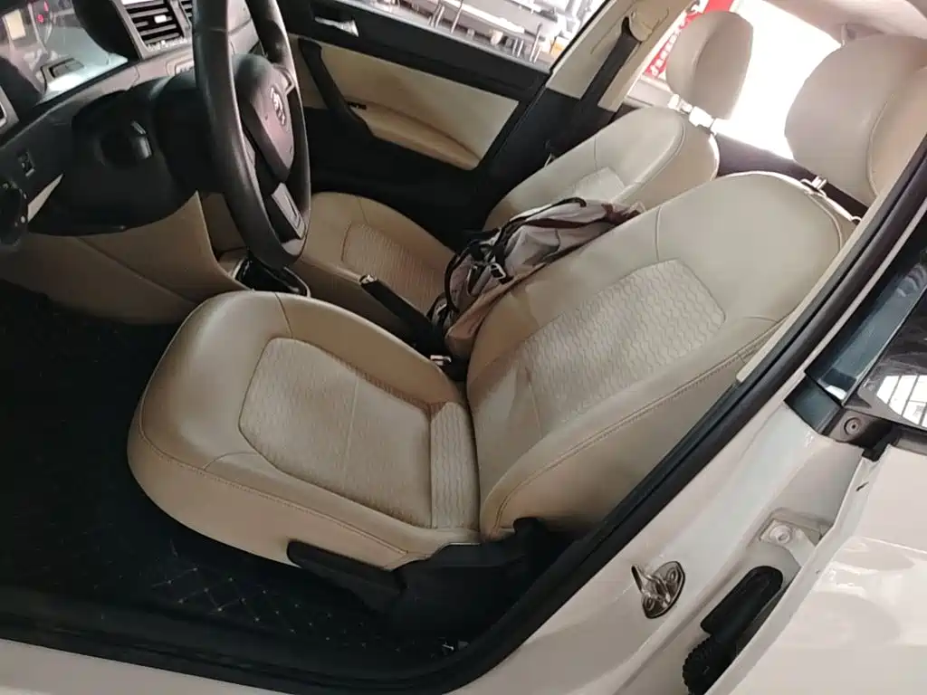 Skoda Rapid 2015 — фото 15