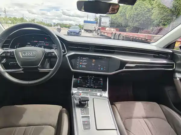 Audi A7L 2023
