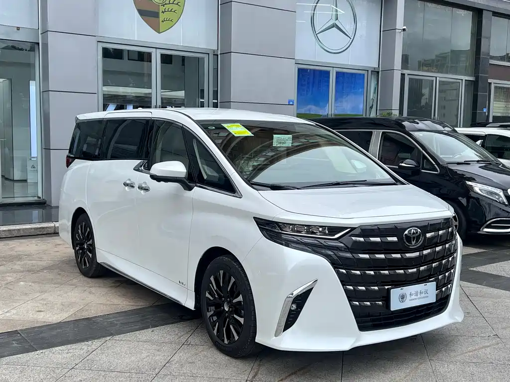 Toyota Alphard — фото 3