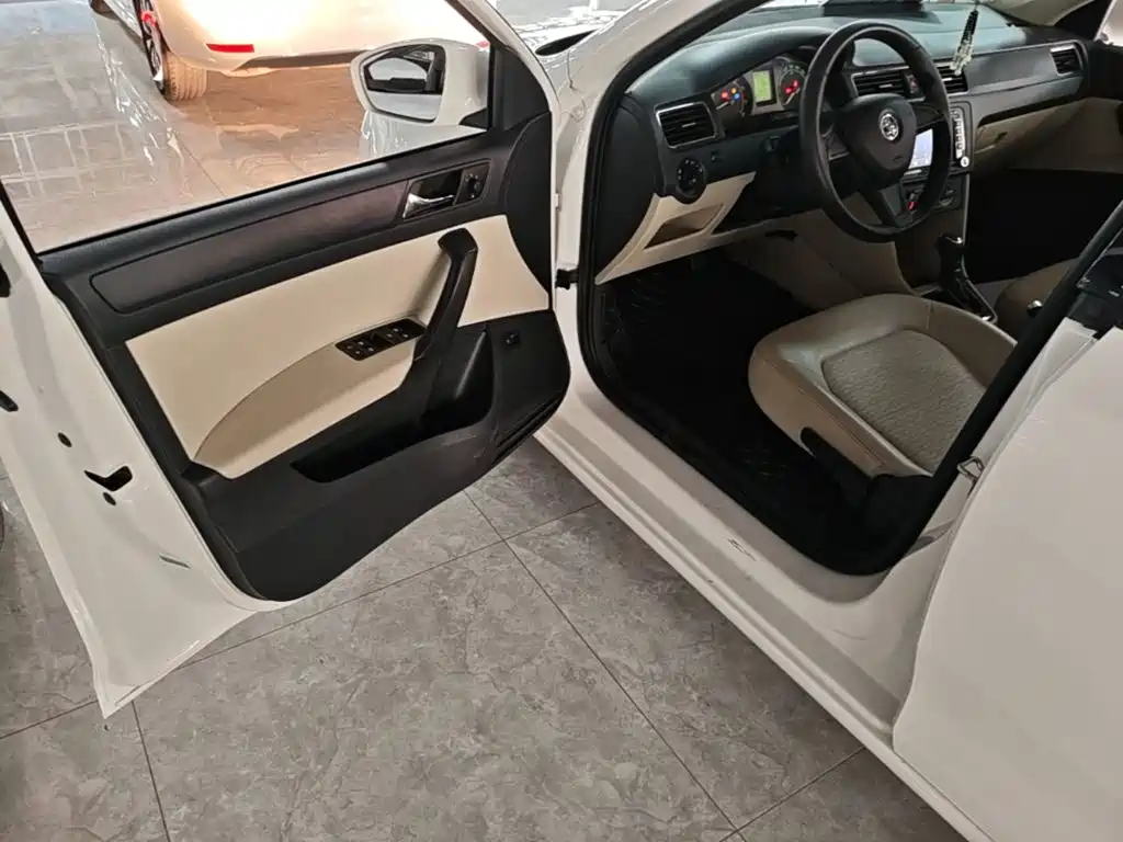 Skoda Rapid 2015 — фото 16