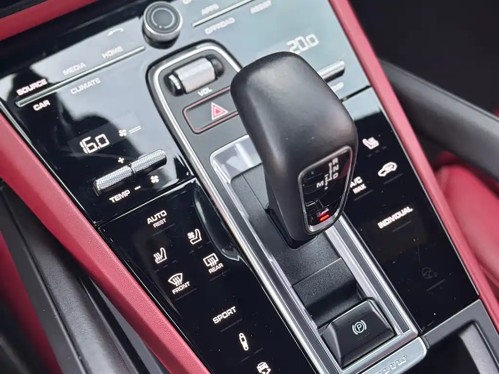 Porsche Cayenne 2022 — фото 14