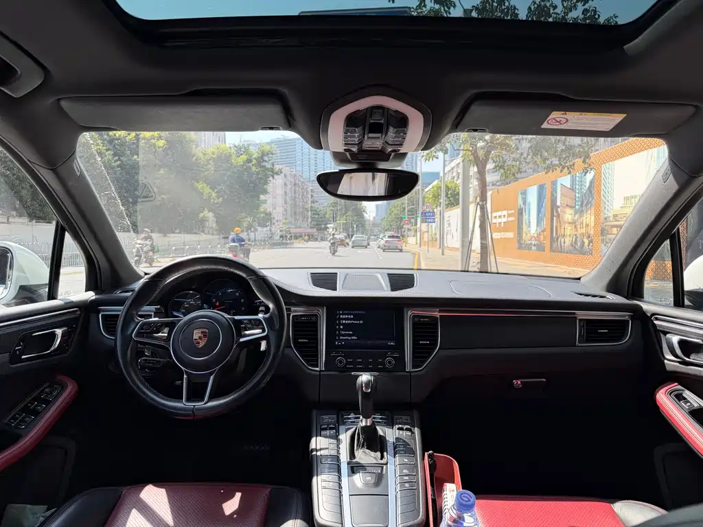 Porsche Macan 2017 — фото 12