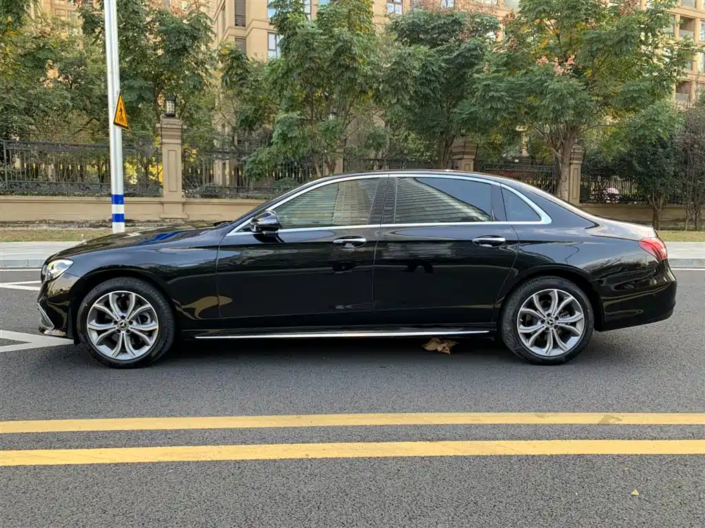 Mercedes-Benz E-Class 2022
