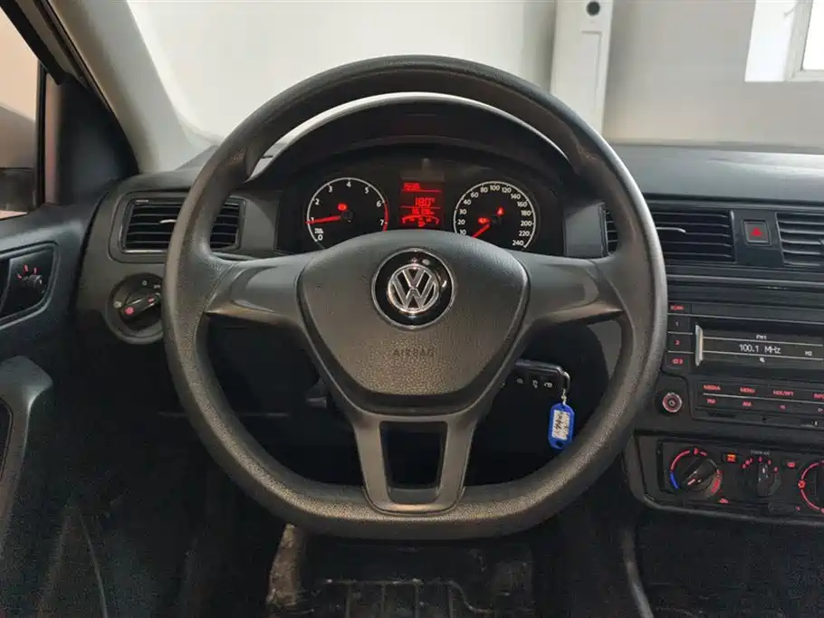 Volkswagen Santana 2018 — фото 15