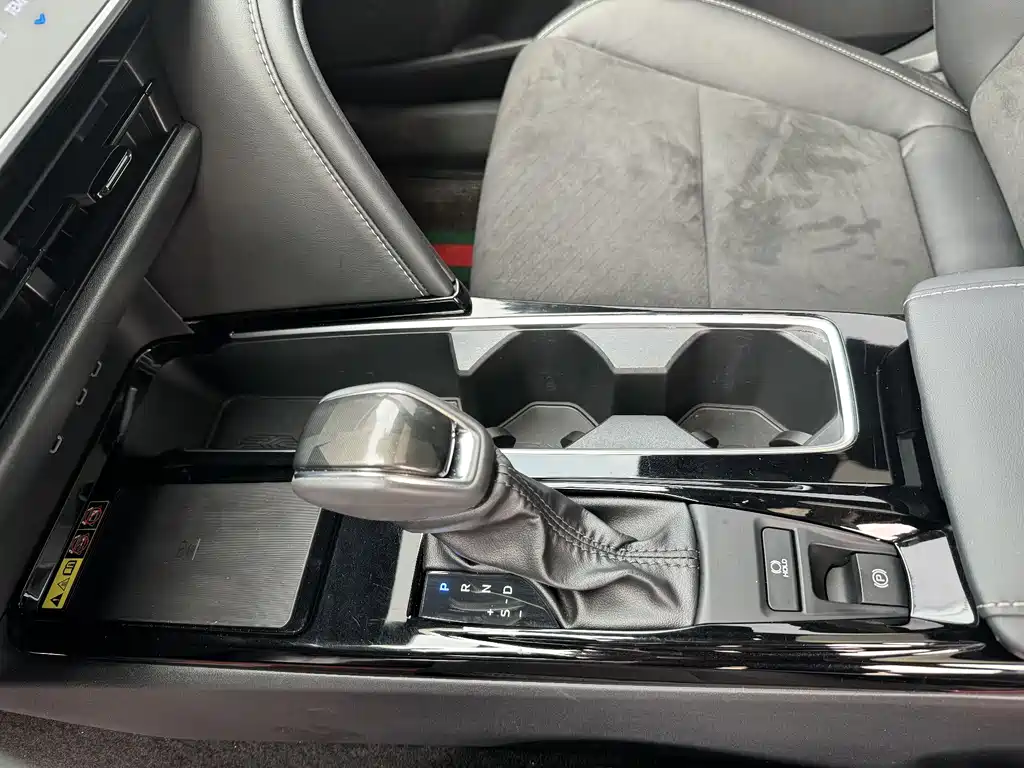 Toyota Camry 2024 — фото 17
