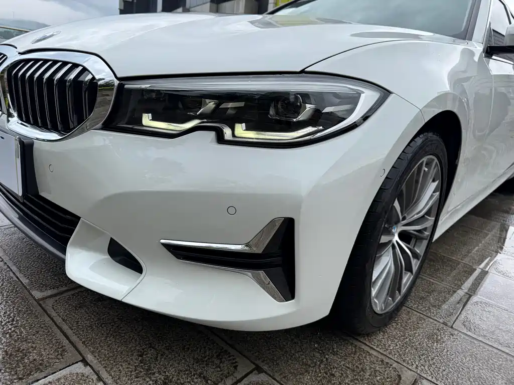 BMW 3 Series 2019 — фото 13