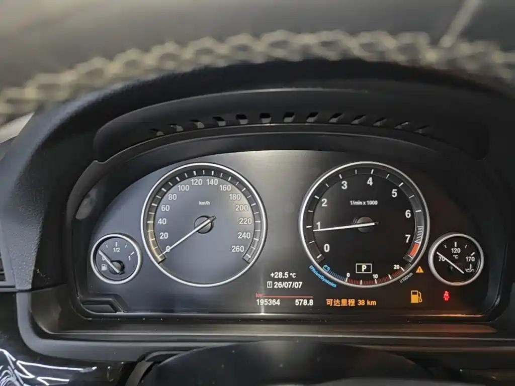BMW 5 Series 2015 — фото 12