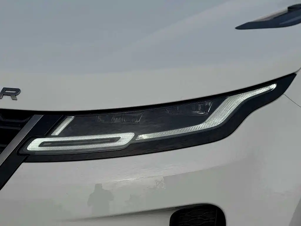 Land Rover Evoque 2023 — фото 9
