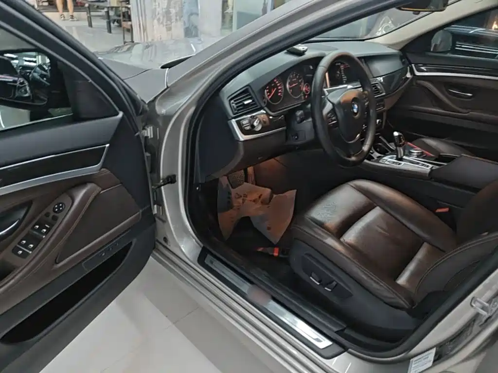BMW 5 Series 2015 — фото 16