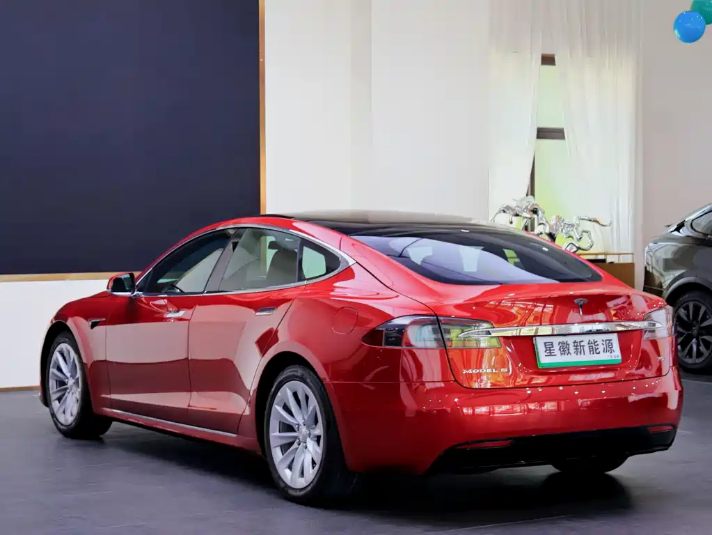 Tesla Model S 2017 — фото 18