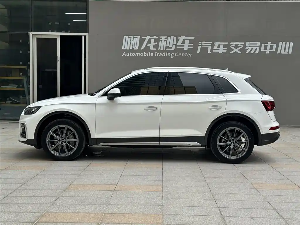 Audi Q5L 2023 — фото 18