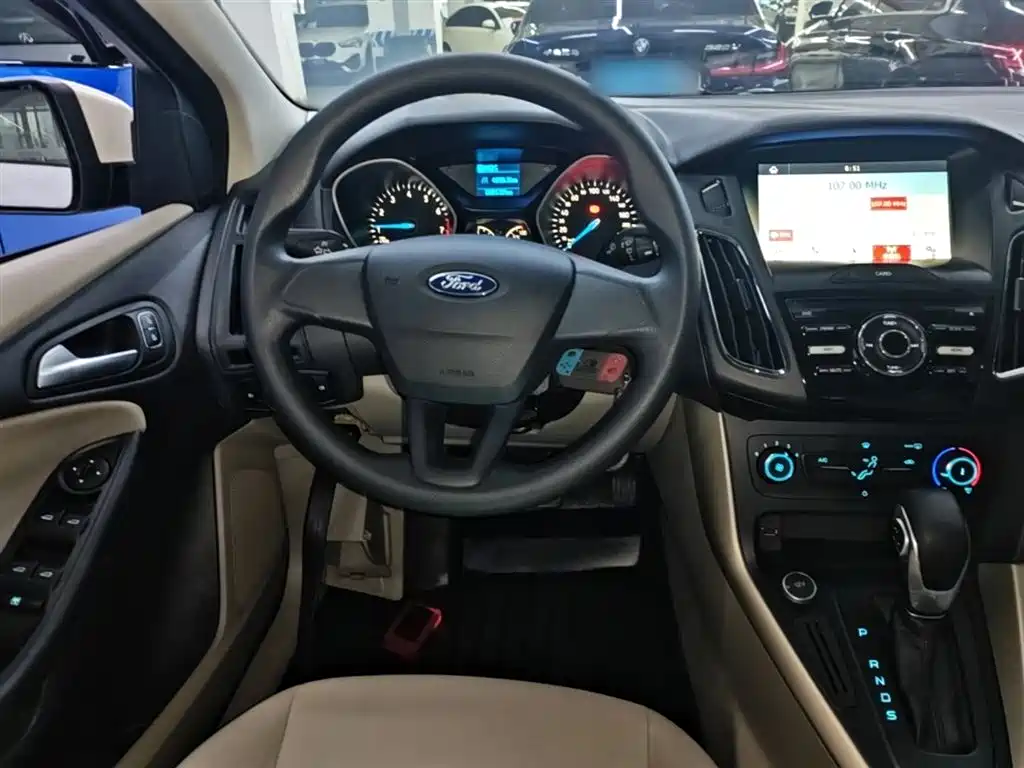 Ford Focus 2017 — фото 11